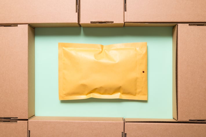 What You Need to Know About Padded Mailers vs. Boxes